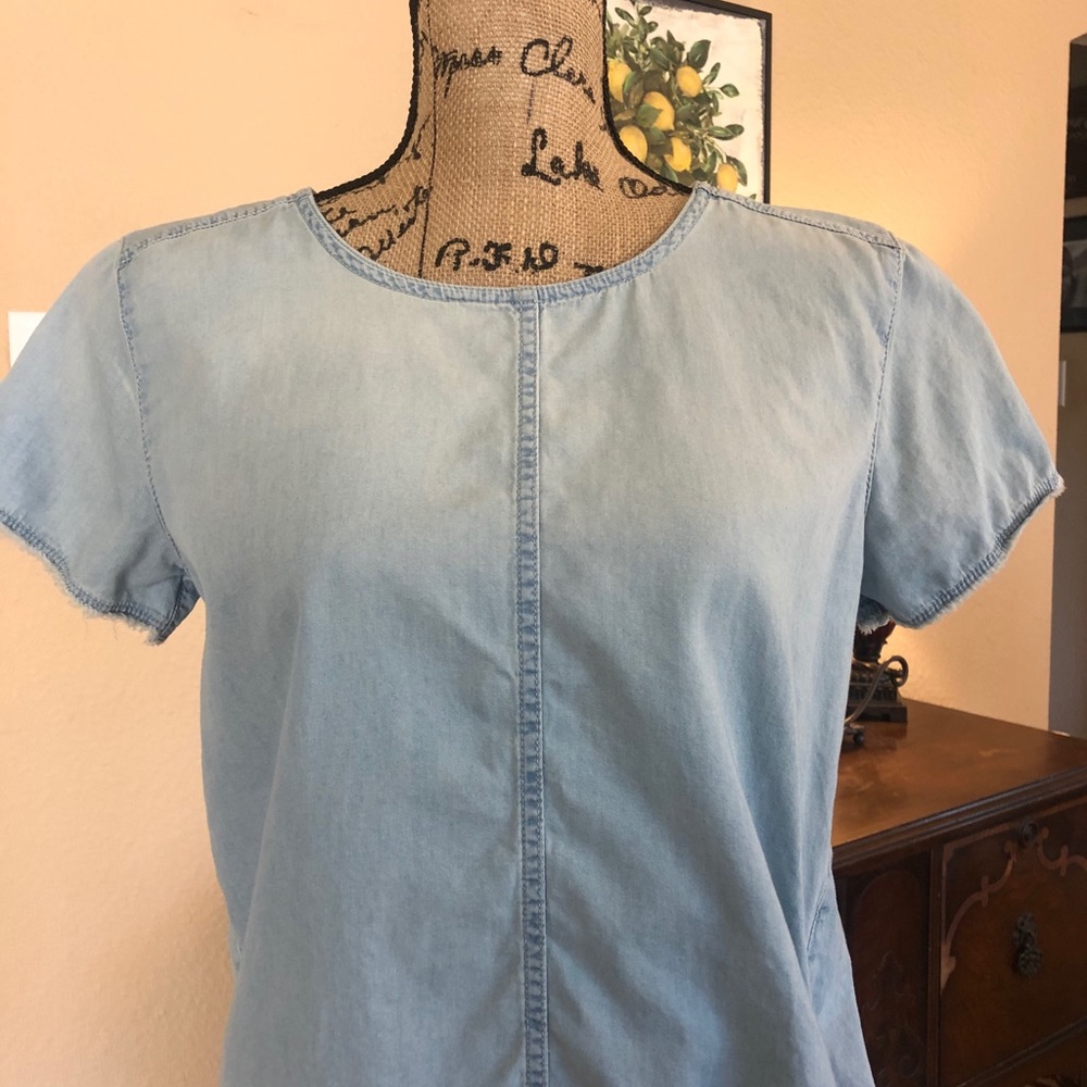 {CALVIN KLEIN} LIGHT WASH DENIM TOP TIE FRONT - Picture 2 of 10